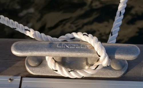Taquet d'amarrage pour bateau - Lindley Marinas - plat / en fonte d'aluminium