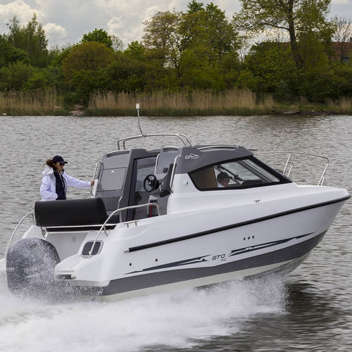 Cabin-cruiser hors-bord - 670 Middle  - Galia Boats - hard-top / avec timonerie / max. 8 personnes