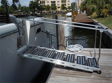 Échelle pour yacht - Ne Wave Fabrication - pour bateau / latérale / de coupée