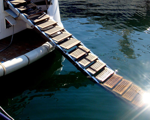 Passerelle de super-yacht - APOLLON 4SL SPECIAL FOLDING - NV | SuperYacht Accessories - escamotable / pliante / télécommandée