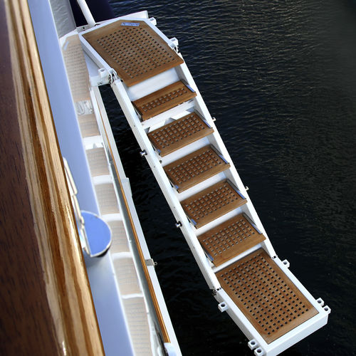 Échelle pour bateau - NV | SuperYacht Accessories - pour yacht / latérale / pivotante
