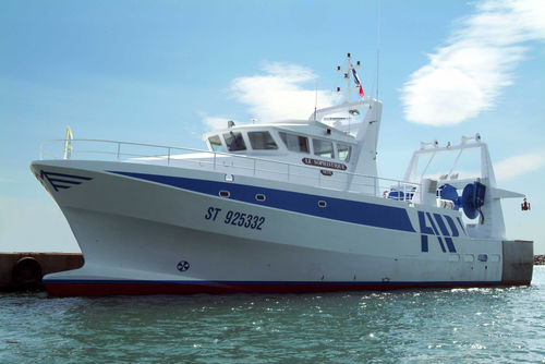 Navire de pêche chalutier - LE SOPHISTIQUÉ - MARTINEZ CONSTRUCTIONS NAVALES - en polyester