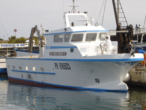Bateau de pêche polyvalent - LES TROIS FRÈRES II - MARTINEZ CONSTRUCTIONS NAVALES - in-bord / en polyester