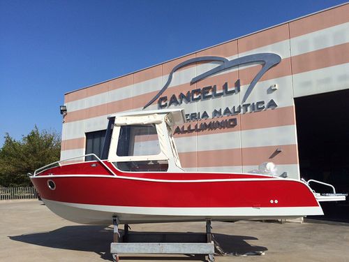 Bateau de pêche-promenade hors-bord - 700 MAX - NAUTICA CANCELLI CESARE - avec timonerie / en aluminium / bain de soleil