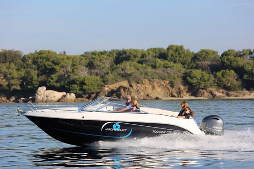 Cabin-cruiser hors-bord - 700  - Pacific Craft - open / max. 8 personnes / 2 couchages