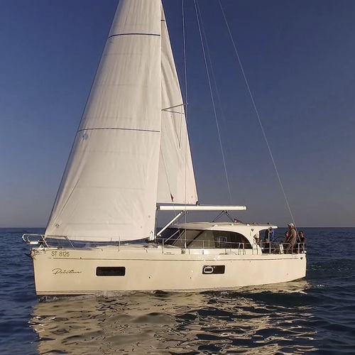 Voilier de grande croisière - 42.1 - ALBATROSS YACHTS - à cockpit fermé / bout-dehors / double barre à roue