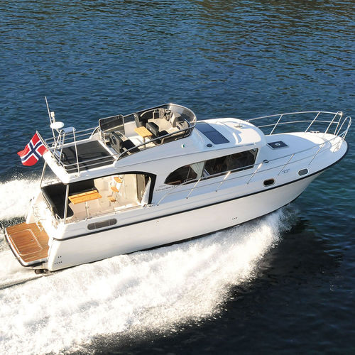 Vedette in-bord - 1030 Sunbridge - Viknes - coque semi-planante / à fly / max. 8 personnes