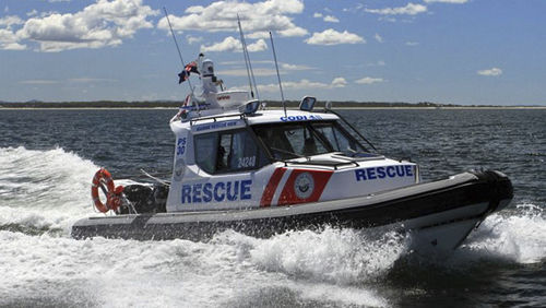 Bateau pneumatique hors-bord - Fluid Watercraft - bimoteur / semi-rigide / à cockpit fermé