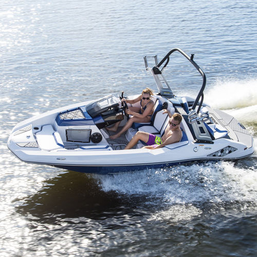 Runabout in-bord - 165 ID - Scarab/Rec Boat Holdings - bow-rider / max. 5 personnes / bain de soleil