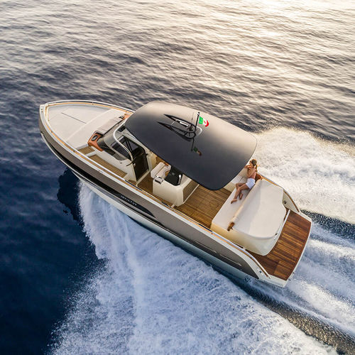 Vedette in-bord - GT320 - Invictus Yacht - open / à console centrale / max. 12 personnes