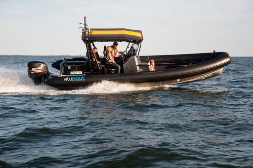 Bateau pneumatique hors-bord - A8  - Alunaut OÜ - RIB / à console centrale / en aluminium