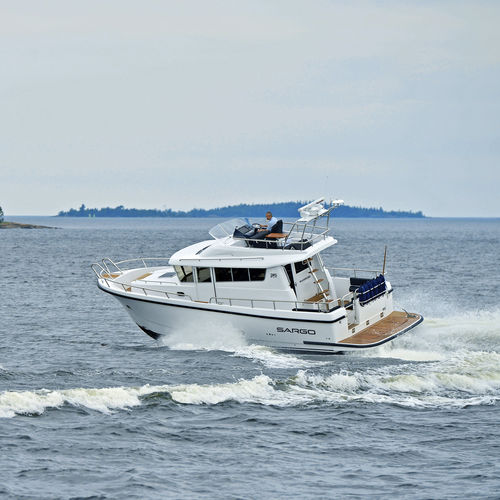 Vedette in-bord - 36  - SARGO BOATS / Sarins Batar Oy Ab - bimoteur / à déplacement / à fly