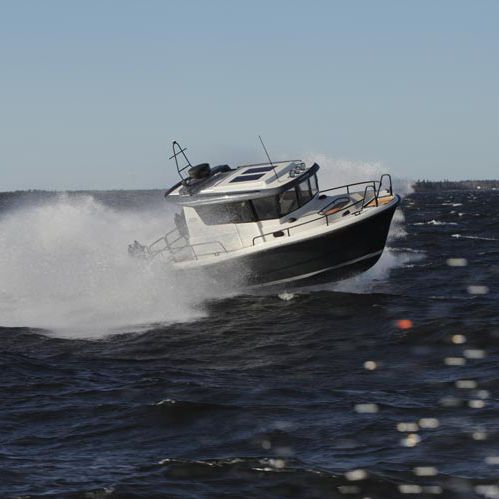 Cabin-cruiser in-bord - 25  - SARGO BOATS / Sarins Batar Oy Ab - hard-top / 2 cabines / 4 couchages