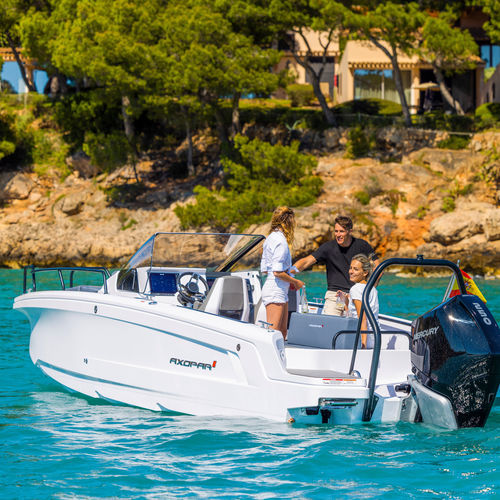 Cabin-cruiser hors-bord - 25 Cross Bow - Axopar Boats Oy - open / à console centrale / de pêche