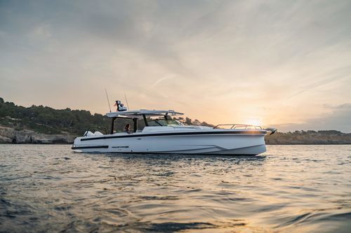 Vedette hors-bord - 38 Sun Top - Axopar Boats Oy - bimoteur / soft-top / avec cabine