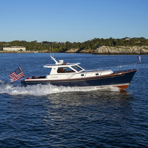 Vedette in-bord - COMMUTER 40 - Reliant Yachts - diesel / bimoteur / hard-top