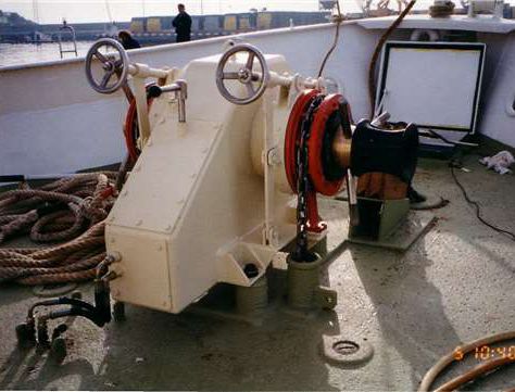 Treuil pour navire - Marina Diesel, SL - pour manoeuvre d'ancre / à entraînement hydraulique / tambour simple