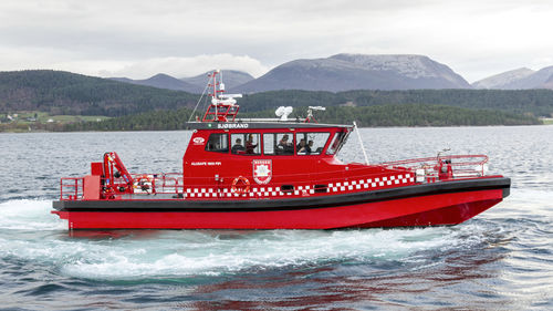 Bateau de sauvetage - ALUSAFE 1800 FIFI - Maritime Partner AS - bateau pompier / in-bord hydrojet / en carbone