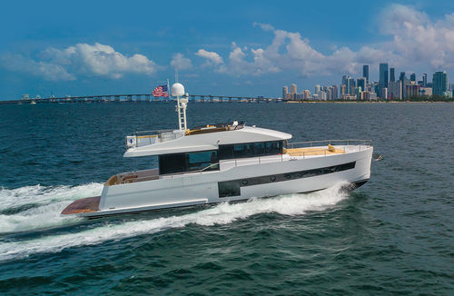 Motor-yacht de croisière - 620 - Sundeck Yachts AG - à fly / 3 cabines / 4 cabines