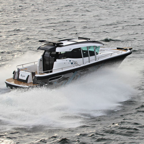 Vedette in-bord - COMMUTER 35 - ARCTIC Boats - diesel / bimoteur / avec timonerie