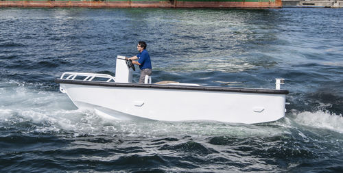 Bateau de travail - ZYON - in-bord