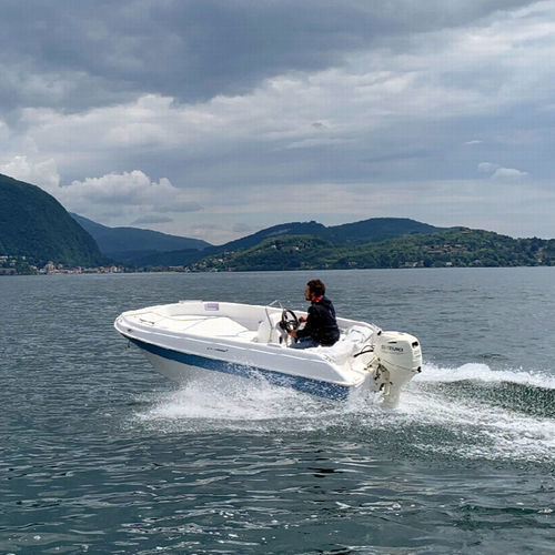 Coque open hors-bord - 135sd - Compass Boats - à console latérale / max. 4 personnes / bain de soleil