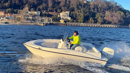 Coque open hors-bord - 150cc - Compass Boats - à console centrale / de sport / max. 5 personnes