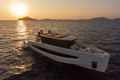 Motor-yacht de croisière - V8 - Evo Yachts - hard-top / IPS / 4 cabines