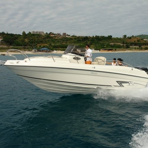 Deck-boat hors-bord - RD 26 - Rancraft Engineering Srl - bimoteur / open / à console centrale