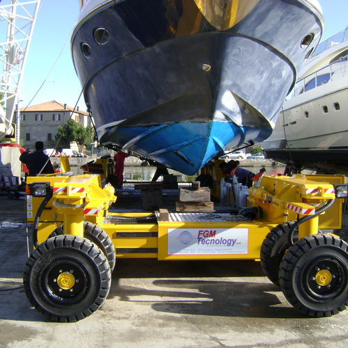 Remorque de manutention - 90° steering - fgm tecnology - de mise à l'eau / pour bateau / hydraulique