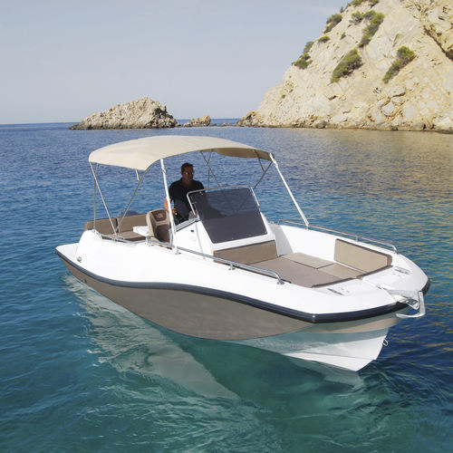 Coque open hors-bord - 7.0 - V2 Boats - à console centrale / de ski nautique / de sport