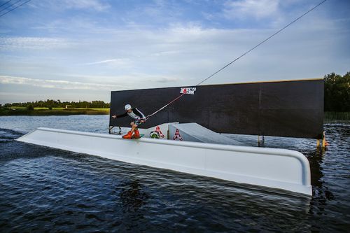 Rampe de wakeboard flottante - Snow & Wakeboard Solutions LLC