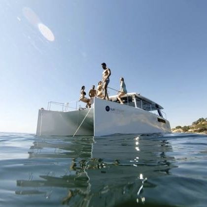 Bateau touristique - Cat 12.0 Lounge - SUN CONCEPT - multicoque / électrique / en composite armé de fibres de verre