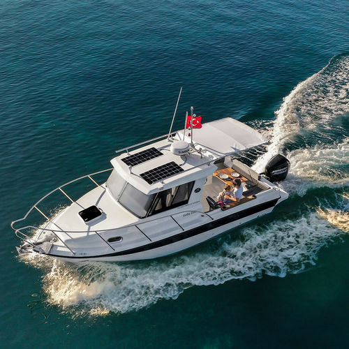 Cabin-cruiser in-bord - GOBY 230 - MERCAN YACHTING - à cockpit fermé / en fibre de verre / max. 6 personnes