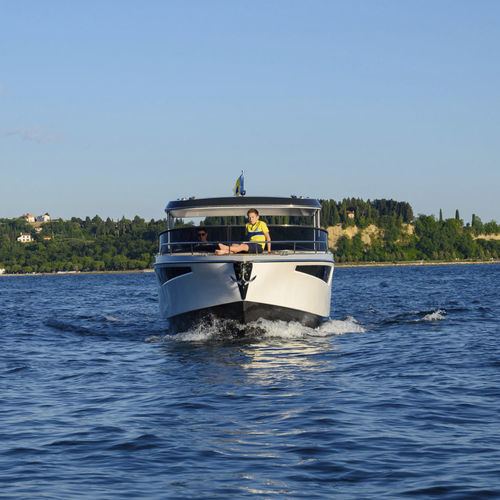 Day-cruiser in-bord - 28  - ALFASTREET YACHTS - diesel / essence / bimoteur