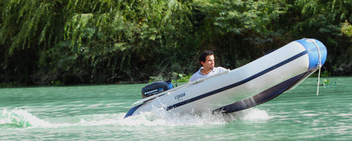 Bateau pneumatique hors-bord - Outboard Group Motors - max. 4 personnes / 6 places / max. 7 personnes