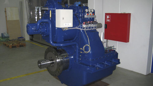 Réducteur pour navire - ME Production A/S - pour hélice à pas contrôlable / avec embrayage hydraulique
