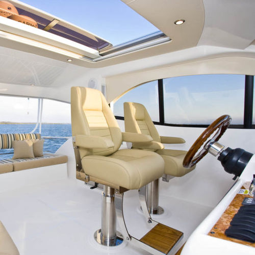Siège pilote - SIENA HELM I - M Melfi Designs Pty Ltd - pour bateau / pour yacht / avec accoudoirs