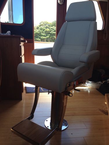 Siège pilote - SIENA HELM II - M Melfi Designs Pty Ltd - pour bateau / pour yacht / avec accoudoirs
