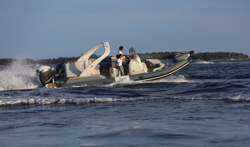 Bateau pneumatique hors-bord - W7 - Wimbi Boats Ltd - semi-rigide / à console centrale / open