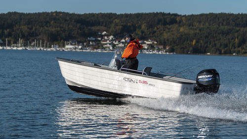 Coque open hors-bord - 535 PRO - Sting Boats Europe - à console latérale / de pêche sportive / max. 8 personnes
