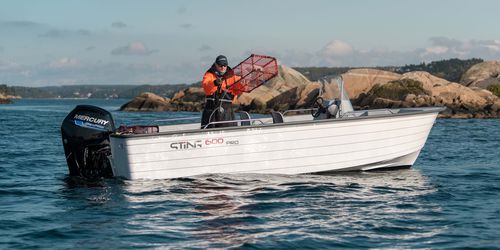 Coque open hors-bord - 600 PRO - Sting Boats Europe - à console latérale / pour la pêche / max. 8 personnes