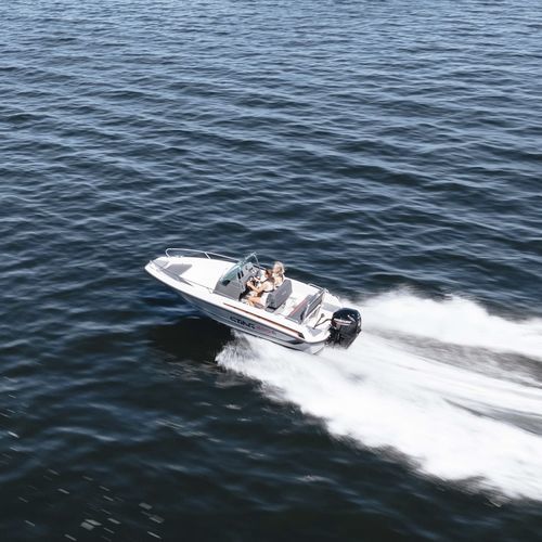 Coque open hors-bord - 485 S - Sting Boats Europe - à console centrale / max. 5 personnes / bain de soleil