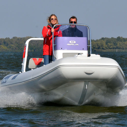 Bateau pneumatique hors-bord - V580 - GALA MARINE INTERNATIONAL In - semi-rigide / à console centrale / open