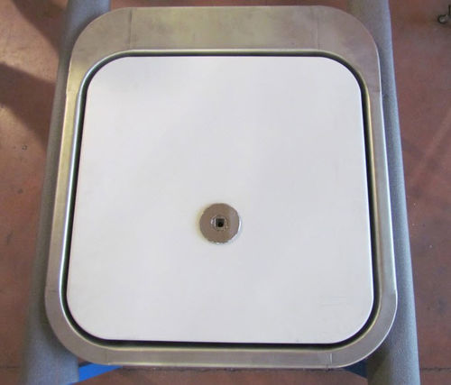Panneau de pont pour yacht - NAUTICOLIVER S.r.l. - carré / ouvrant / avec angles arrondis
