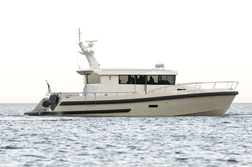 Vedette in-bord - BY50  - Brizo Yachts - hard-top / à cockpit fermé / avec cabine