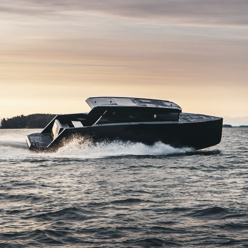 Vedette in-bord - BY40SC - Brizo Yachts - hard-top / stern-drive / avec cabine