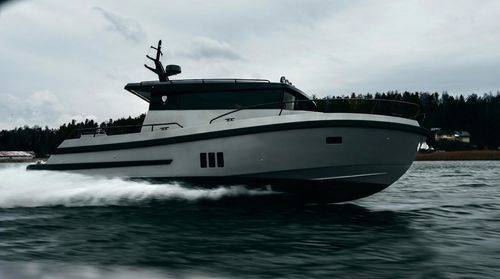 Vedette in-bord - BY42 FLY - Brizo Yachts - hors-bord / diesel / bimoteur