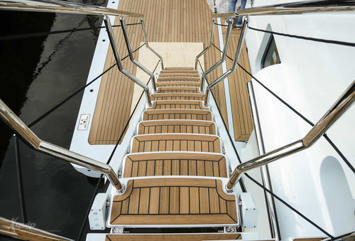 Échelle avec mise à niveau - Self leveling stairs - X-Quip - pour yacht / escamotable / réglable
