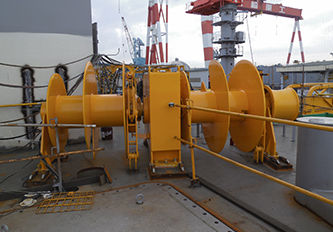 Treuil pour manoeuvre d'ancre - DMT MARINE EQUIPMENT SA - pour navire / à entraînement hydraulique / tambour simple